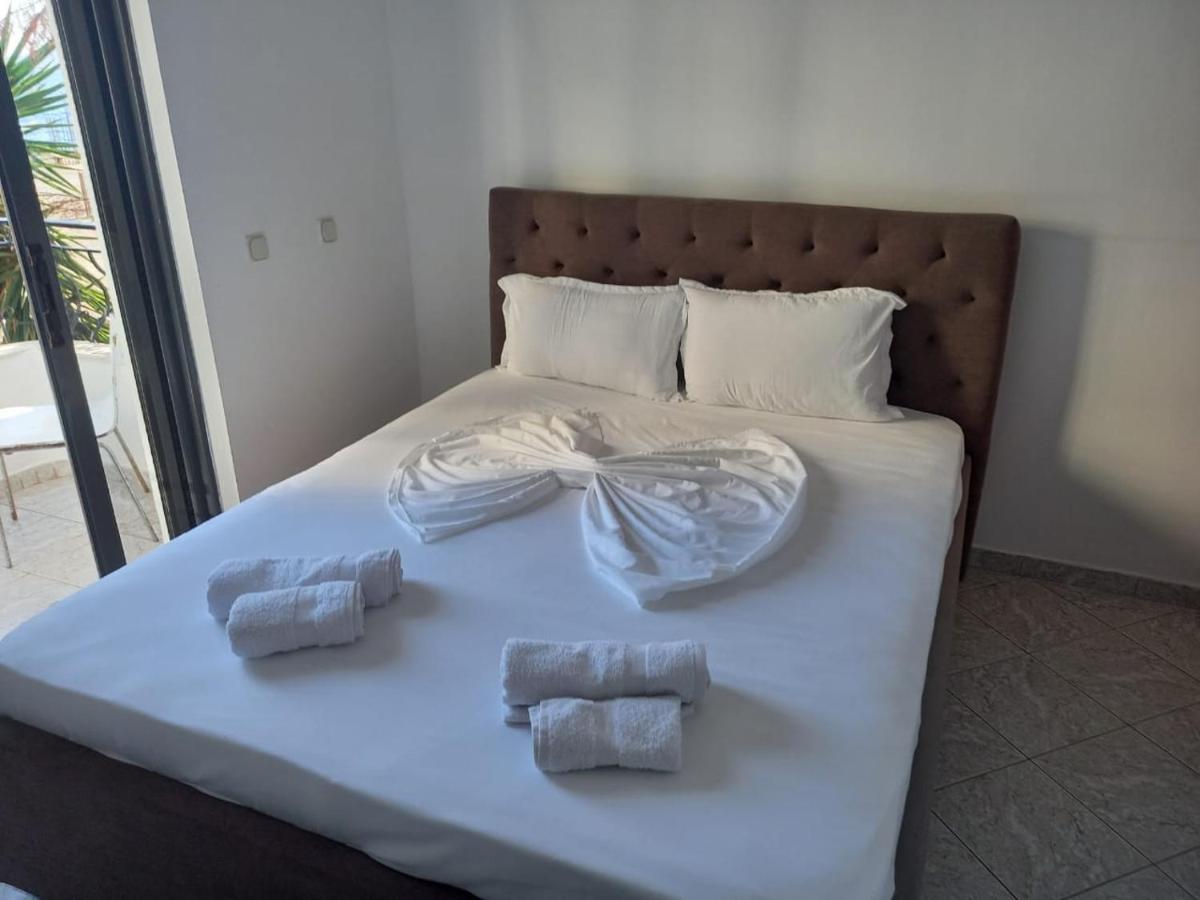 Sunset Aparthotel Sarandë Buitenkant foto