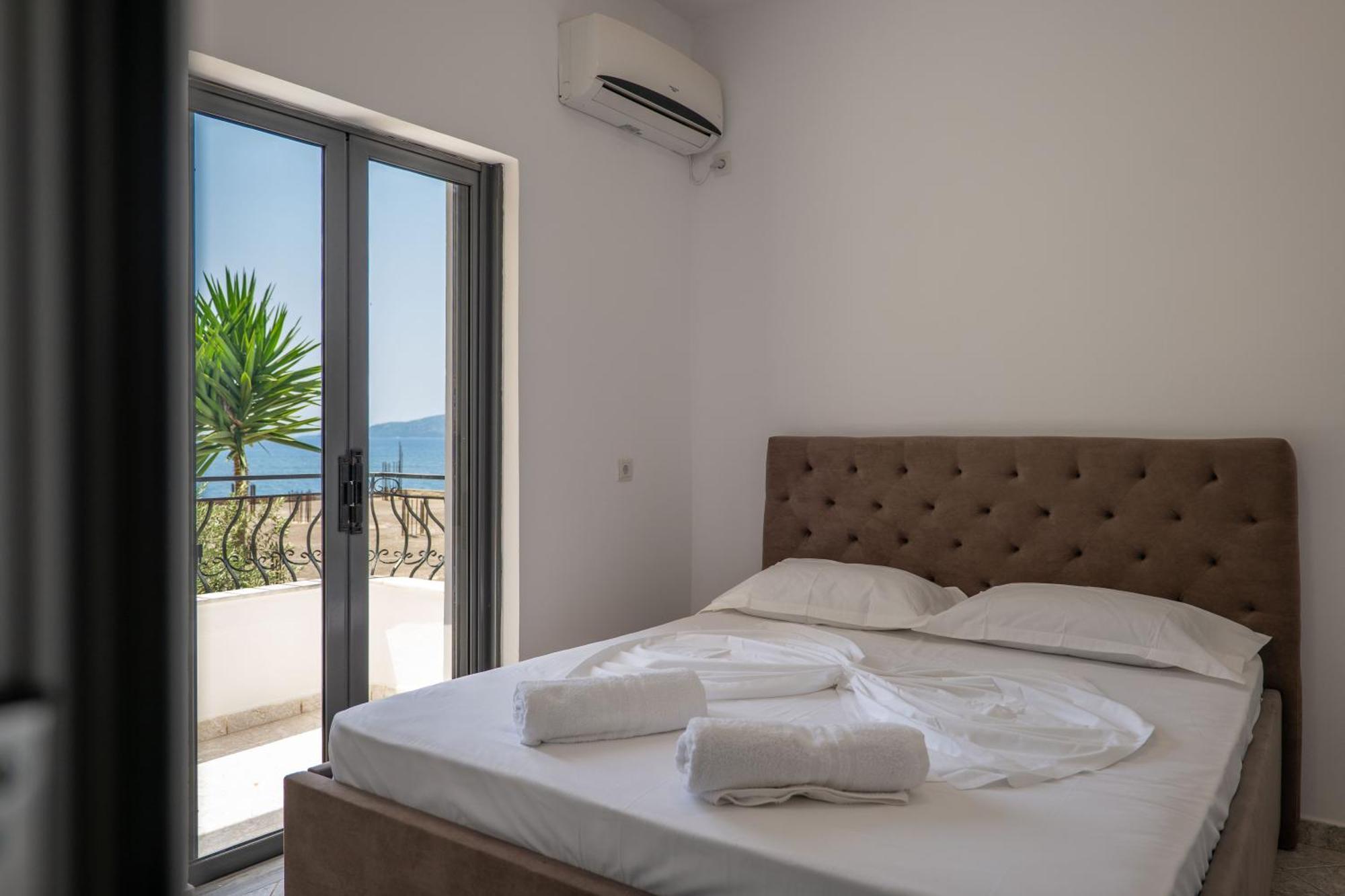 Sunset Aparthotel Sarandë Buitenkant foto